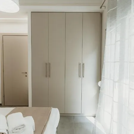 Urban Elegance In بيت ضيافة سالونيك