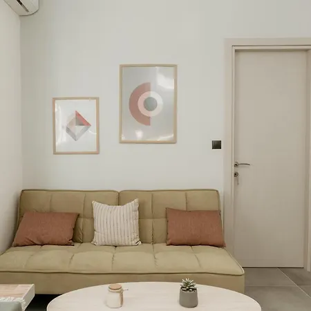 Urban Elegance In Guest house *