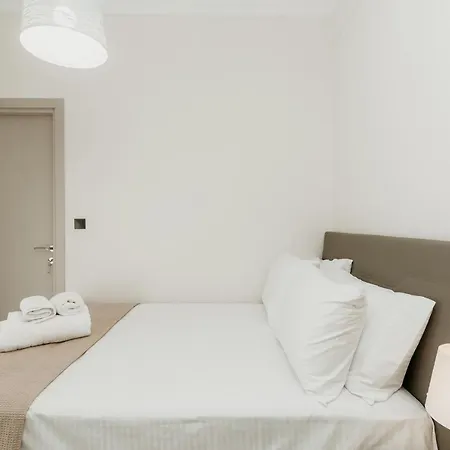 Urban Elegance In Tessalónica